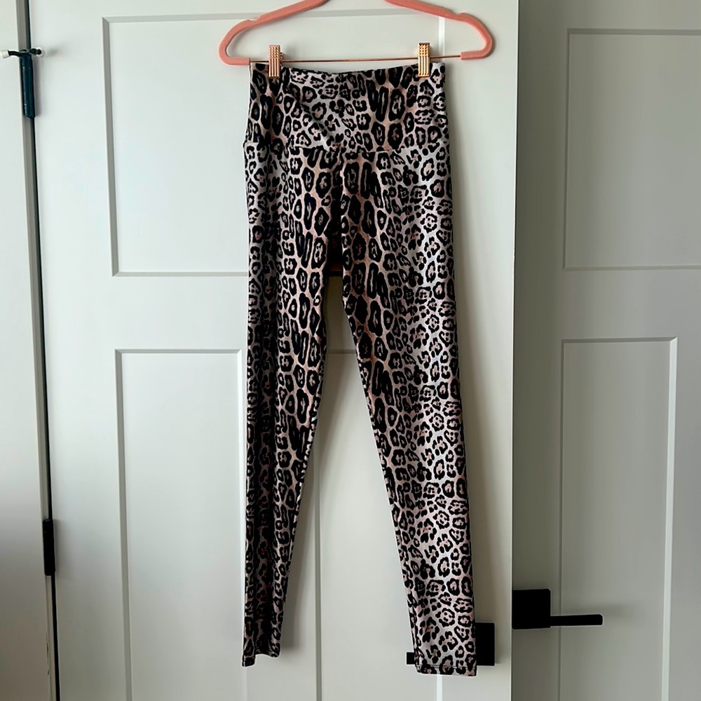 Onzie x Revolve brand High Rise Leopard Print Leggings Size Small / Medium NWT